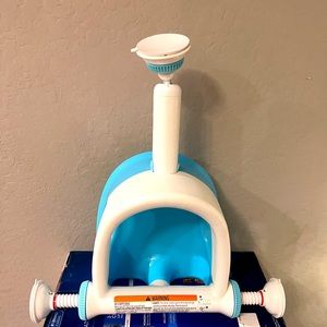 Infant bath seat **LIKE NEW**